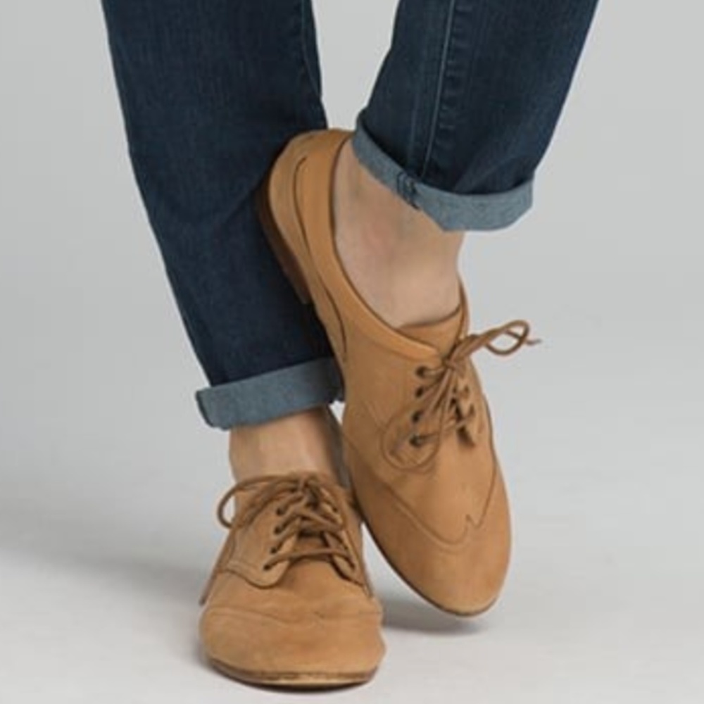 ISO: Can anyone help me identify these shoes?